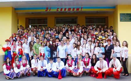 Перший Всеукраїнський українознавчий фестиваль «Сонячні пелюстки»