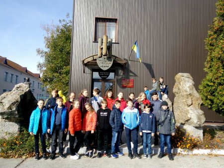 12 жовтня, відбулася спільна поїздка 6-А та 6-Б класу до Археологічного музею в с. Трипілля та Софійського собору міста Києва.