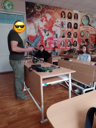 Зворушлива зустріч учнів 45 групи з воїном ЗСУ