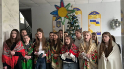 Напередодні Різдва в Білоцерківському академічному ліцеї «Колегіум» відбувся фестиваль колядок і щедрівок «Колядує Україна»