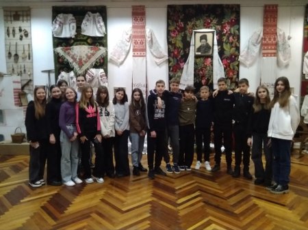 Учні 11 групи ліцею "Білоцерківський колегіум" відвідали виставку у краєзнавчому музеї міста